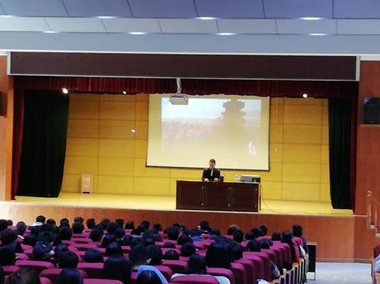 说明: 图片包含 室内, 建筑, 礼堂, 房间描述已自动生成